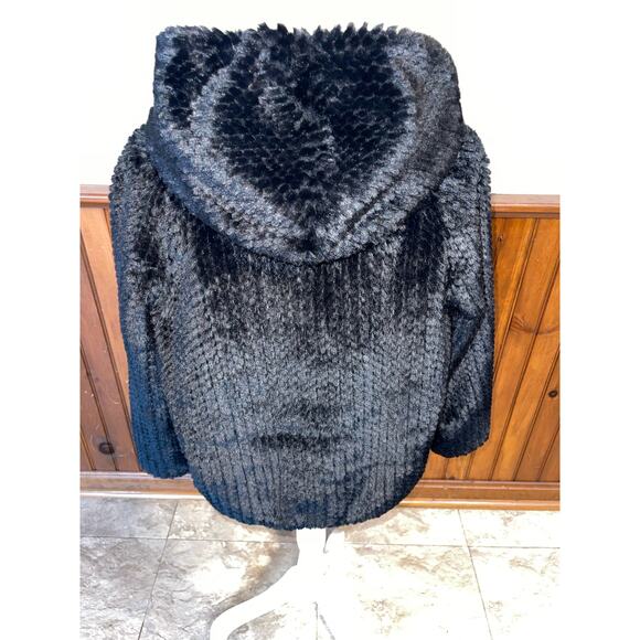 LIKE NEW Womens Talk of the Walk Faux Fur Black Soft Zip Up Coat Size Small - Picture 5 of 12